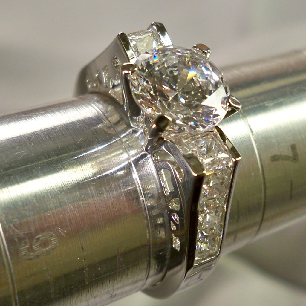 New Round Cut Cubic Zirconias Silver Designer Ring
